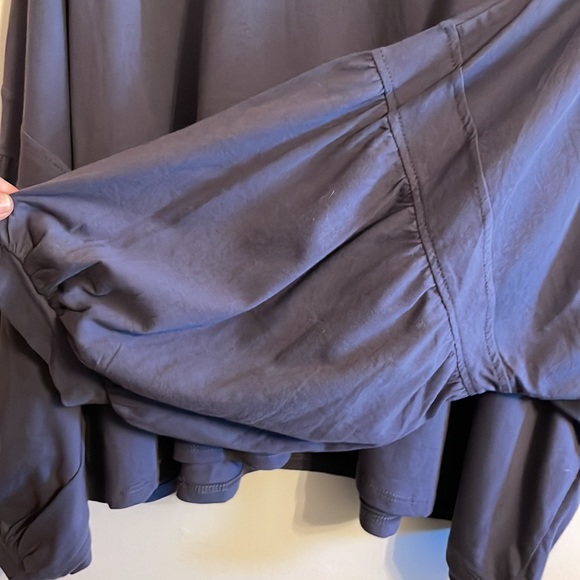 Mid Ref cropped long balloon sleeve top - Picture 3 of 4